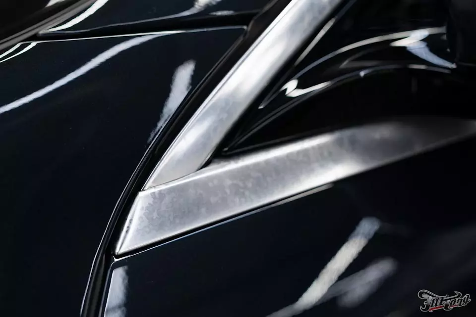 Mercedes S class. Окрас цветущих оконных молдингов в черный глянец